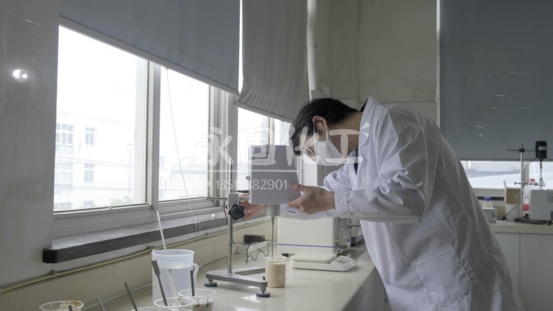 【深度技术解析】回南天木门开裂终结者！永固36%压门胶实测数据揭秘：含水率≤9%背后的分子交联技术