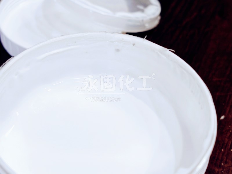 白乳胶开封后能用多久？失效症状与延长使用期的实用方法